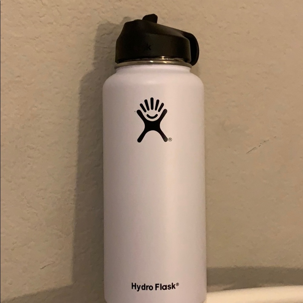 32 oz white hydro flask NWOT